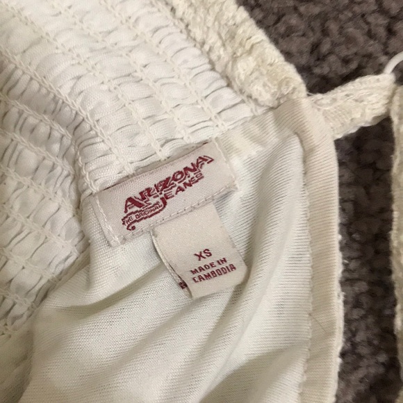 White dress - Picture 4 of 4